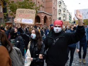 W polskich miastach trwają protesty przeciwko wyrokowi TK ws. aborcji