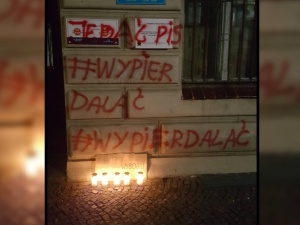 Zaatakowano biuro posłanki PiS. „Wulgarność, agresja, przemoc…”