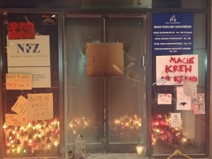 Dość piekła kobiet. Ślady ognia na biurze poselskim PiS w Białymstoku
