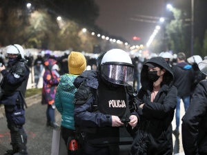 Warszawa: Jeden policjant został ranny podczas piątkowego protestu