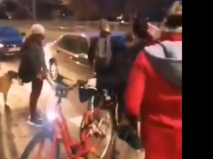 [Wideo +18] Sytuacja robi się nerwowa. Blokowany kierowca przejechał przez manifestację 