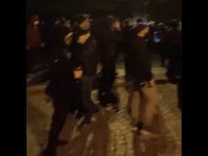 [video] Ręce precz od kościoła! Kibice Lecha Poznań bronią kościoła przez bojówkami aborcjonistów