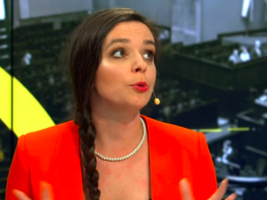 [Video] Jachira przyłapana. Co posłanka wyjada z głowy?