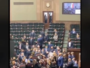[video] Nitras dopuścił się rękoczynów. Zaatakował posła PiS na sali sejmowej