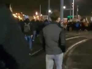[video] Kibice Lecha Poznań odblokowali rondo w Poznaniu zablokowane przez aborcjonistów