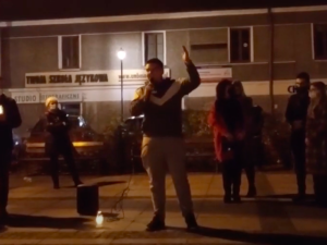 [WIDEO] „Wezmę koktajl Mołotowa i rzucę im przez okno”. Groźby na proteście z udziałem posła PO