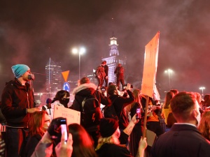 Protestujący idą w kierunku Żoliborza, gdzie mieszka prezes PiS