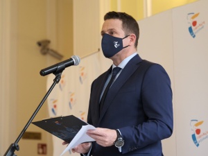 Kiedyś Trzaskowski bronił Konstytucji. Teraz: „Haniebne orzeczenie nie może wejść w życie”