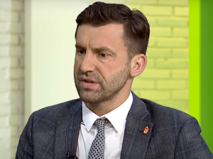 „Cmętarzy...”. Były rzecznik Trzaskowskiego chciał uderzyć w rząd. Teraz śmieją się z niego