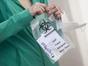 Dziś niższa liczba nowych zakażeń w raporcie MZ nt. koronawirusa