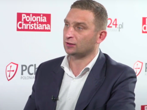 „Chcą zniszczyć tożsamość narodową, rozbić rodziny”. Szef Straży Narodowej nie przebiera w słowach 