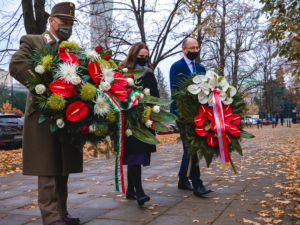 Co za wstyd! Został sprofanowany. Amb. Węgier o piorunach na pomniku węgierskich bohaterów PW'44