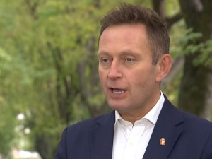 Drugi Petru i druga Madera. Odpowiedzialny za służbę zdrowia w W-wie P. Rabiej... wyjechał za granicę. Trzaskowski wściekły