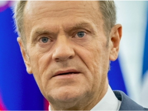 „Mateusz, ty nawet już nie udajesz, że nad czymkolwiek panujesz”. Tusk atakuje premiera