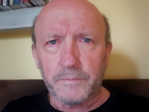 Dziś ty jesteś jego sługą, masz tańczyć, jak ci zanuci. Aktor ostrzega przed koronawirusem