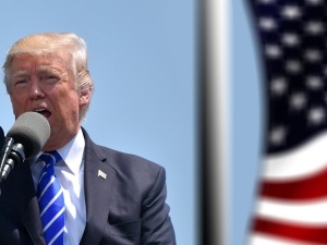 Paweł Jędrzejewski: Skandal. Trump ocenzurowany przez media. Polski dziennikarz - zachwycony