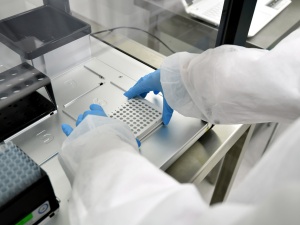 Pfizer i BioNTech: Nasza szczepionka na Covid-19 jest w 90% skuteczna
