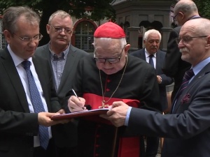 Kard. Gulbinowicz w szpitalu; jego stan jest bardzo ciężki