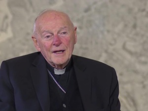 Watykan: McCarrick zapewniał bpa Dziwisza i Jana Pawła II o swej niewinności