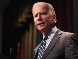 Feministka gorzko przypomina: Biden był oskarżany o gwałt i molestowania. Jak dziś się czuje te 7 kobiet?