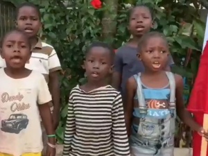 [video] Niesamowite. Afrykańskie dzieci śpiewają polski hymn. Wszystkie zwrotki!