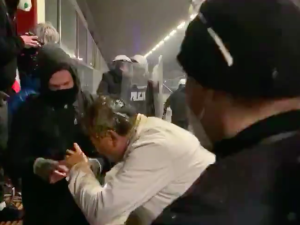 [WIDEO] „Czemu służyła dzisiejsza agresja policji?”. Bąkiewicz publikuje film z zajścia na stacji Stadion Narodowy
