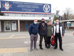 Tomasz Gutry w towarzystwie kolegów z redakcji opuścił szpital