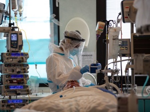 Ponad 25 tys. zakażeń koronawirusem. Najwyższa liczba zgonów od początku epidemii