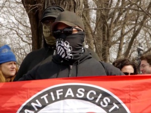 Dziennikarz Polska Times: Absolutnie nie potępię Antify. Won. Po czym zaczął obrażać red. Cosić