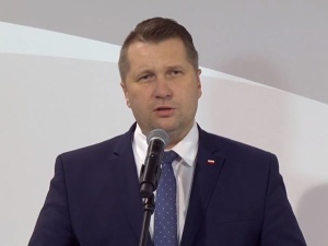 Dla mnie ludzie chodzący nago w centrum miasta nie są normalni. Min. Czarnek odpowiada na naganę od Komisji Etyki