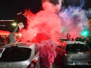 Policja: Zatrzymaliśmy 13 najbardziej agresywnych osób, Czarzasty spowodował uszczerbek na zdrowiu policjanta