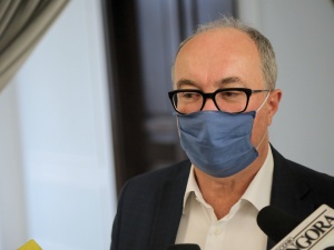„Zostanie mu uchylony immunitet?”. Internauci komentują informacje policji o agresji Czarzastego