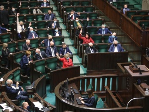 Sejm przyjął uchwałę wspierającą działania rządu w zakresie negocjacji budżetowych w UE 
