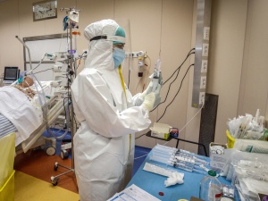 Wielka Brytania: Opracowano spray do nosa, który zapobiega zakażeniom koronawirusem