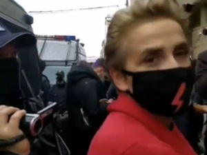 [video] Scheuring-Wielgus podaje nazwisko policjanta. Jego żona już jest atakowana