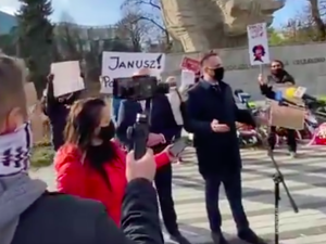 [WIDEO] „Je**ć PiS”. Zwolennicy opozycji zakłócili konferencję polityka Solidarnej Polski
