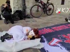 [video] Opętańcze wrzaski do melodii Barki. Kolejny pokaz aborcjonistów