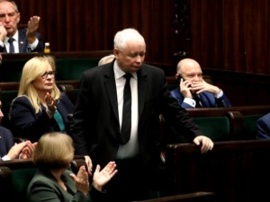 Kaczyński ewakuowany z własnego domu w kamizelce kuloodpornej? Rzecznik PiS odpowiada