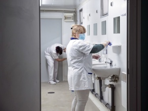 Pan odbiera teraz bardzo duże pieniądze szpitalom. Zdaniem KO nowela ustawy covidowej łamie konstytucję