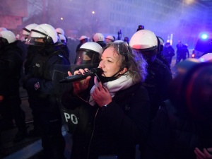 Lempart pluje na policjanta. Ordo Iuris: Składamy zawiadomienie do prokuratury