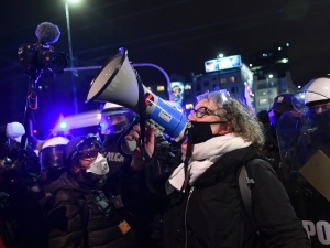 [video] Szok. Lempart o Kaczyńskim a za chwilę do policjantów: Znajdzie się jeden odważny z bronią?