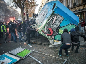 [video] Ogromne zniszczenia i wielu rannych bilansem wczorajszych demonstracji we Francji
