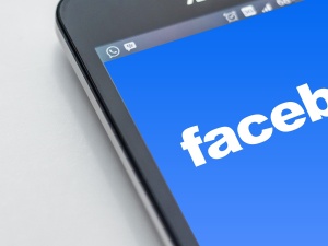 Znacie Fundację SMSz Nieba? Facebook nałożył na nią blokadę za promocję pro-life