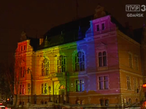 Tęczowe iluminacje na gdańskim ratuszu. Radna PiS wyjawiła, ile miały kosztować mieszkańców