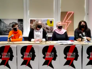 [Video] Czy Pan nie czuje, że się ośmiesza? Liderki Strajku Kobiet zbeształy za pytanie o oplucie policjanta