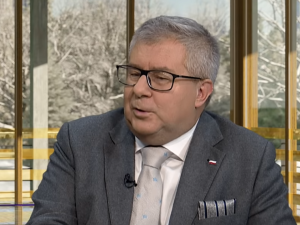 KE wszczęła procedurę wobec Polski. Czarnecki: to presja by rezygnować z weta