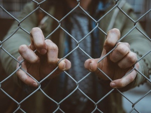 Zgwałcił 13-miesięczną dziewczynkę sąsiadów. Sąd wydał wyrok w bulwersującej sprawie
