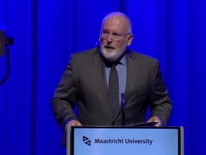 A to dobre! Timmermans  w GW o Polsce i Węgrzech: Ratyfikowały traktat. Muszą go przestrzegać