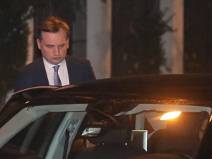 Rośnie napięcie w rządzie. „Ziobro namawia Kaczyńskiego do zerwania kompromisu”