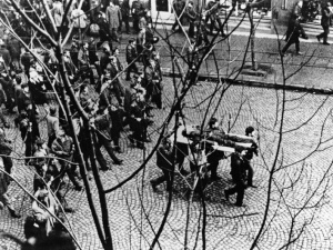 Francja: W dzienniku L'Opinion o 50. rocznicy Grudnia’70 i 39. rocznicy stanu wojennego